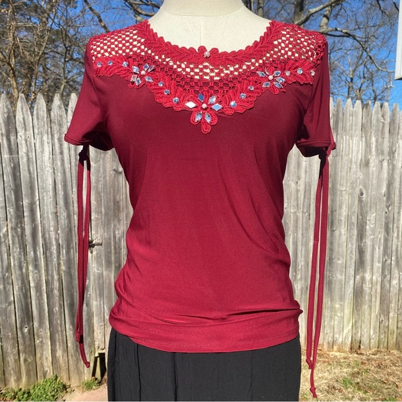 Stretchy maroon/red blouse - Picture 1 of 5